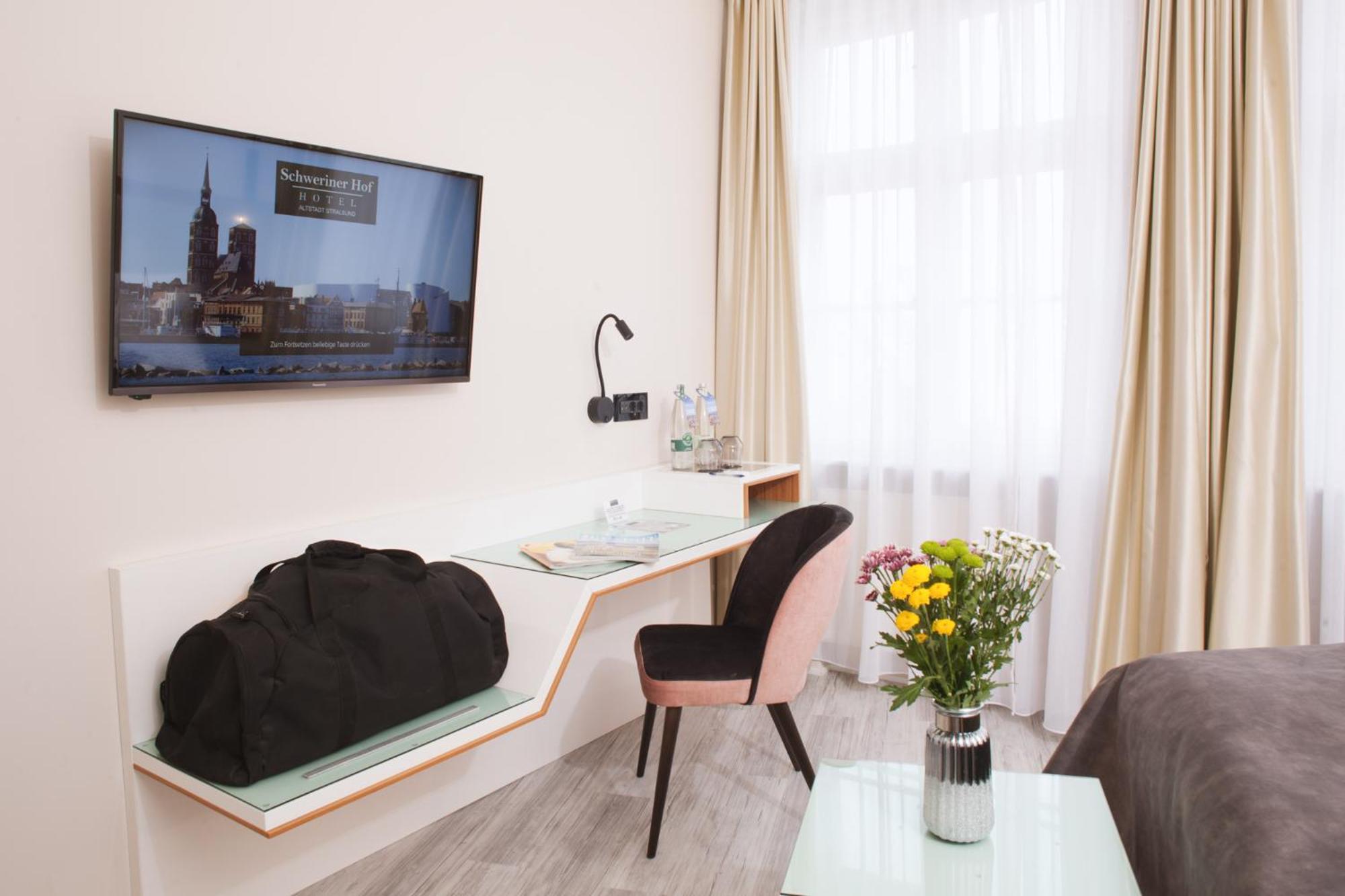 Hotel Schweriner Hof Stralsund Buitenkant foto