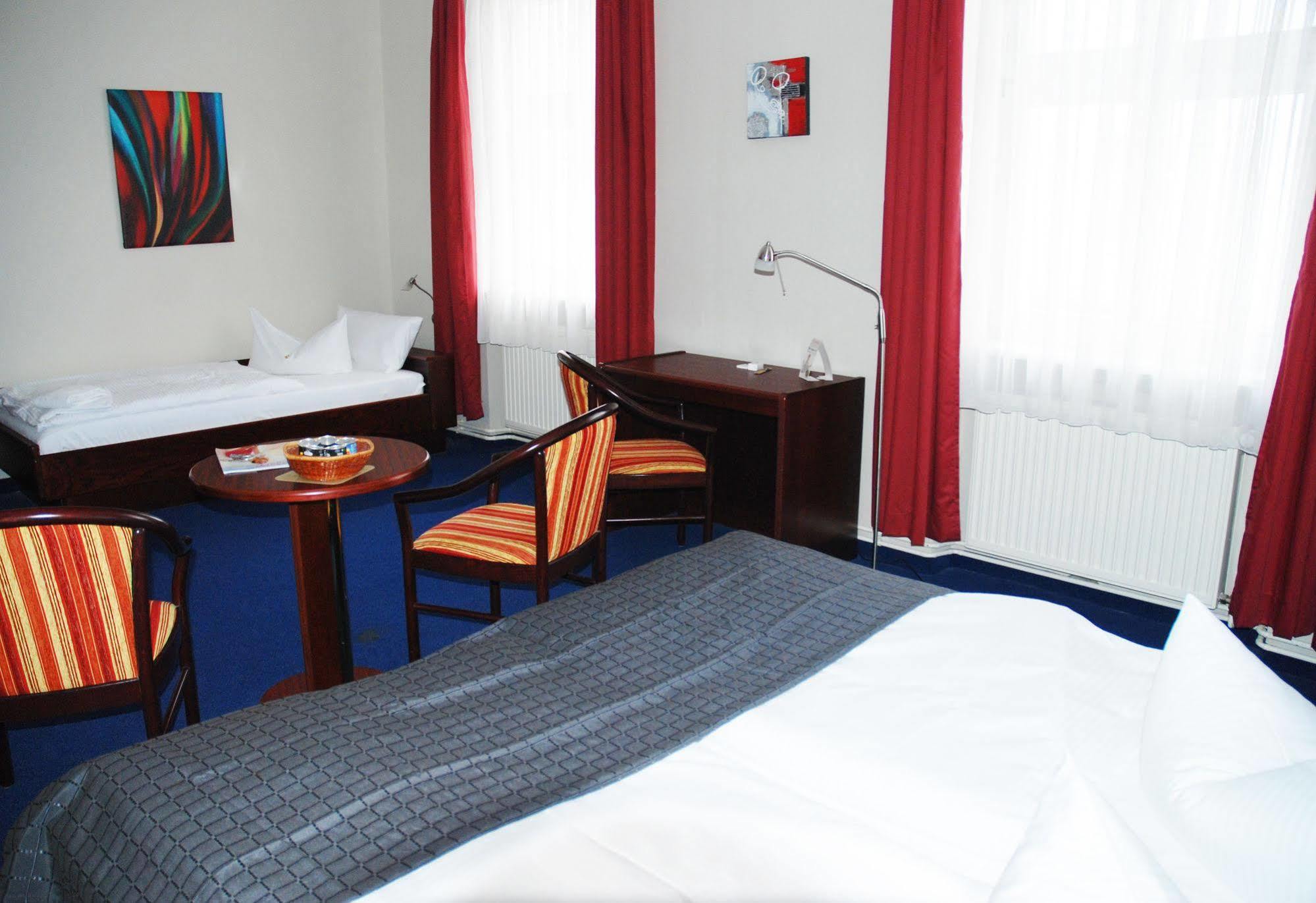Hotel Schweriner Hof Stralsund Buitenkant foto