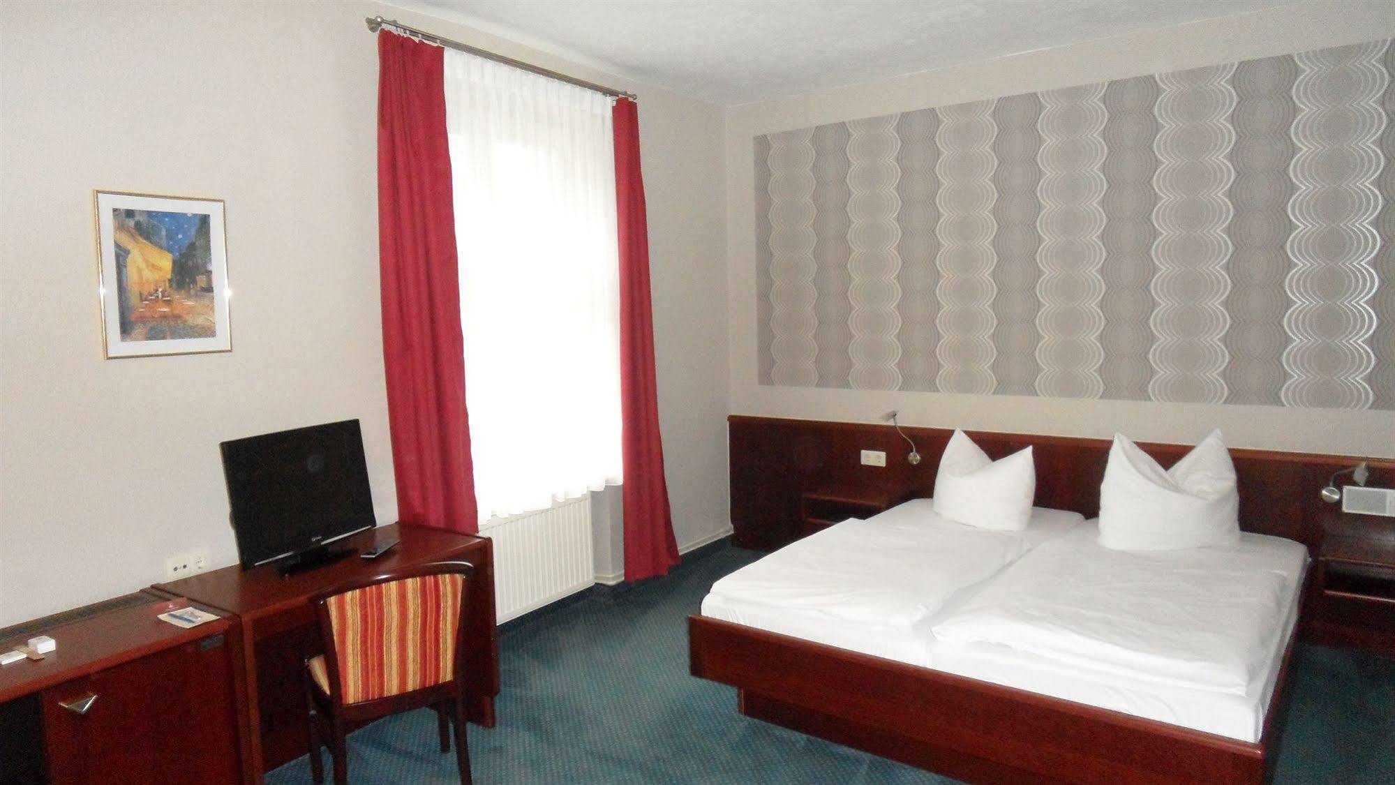 Hotel Schweriner Hof Stralsund Buitenkant foto