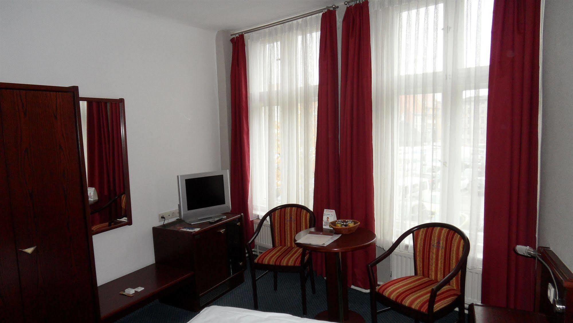 Hotel Schweriner Hof Stralsund Buitenkant foto